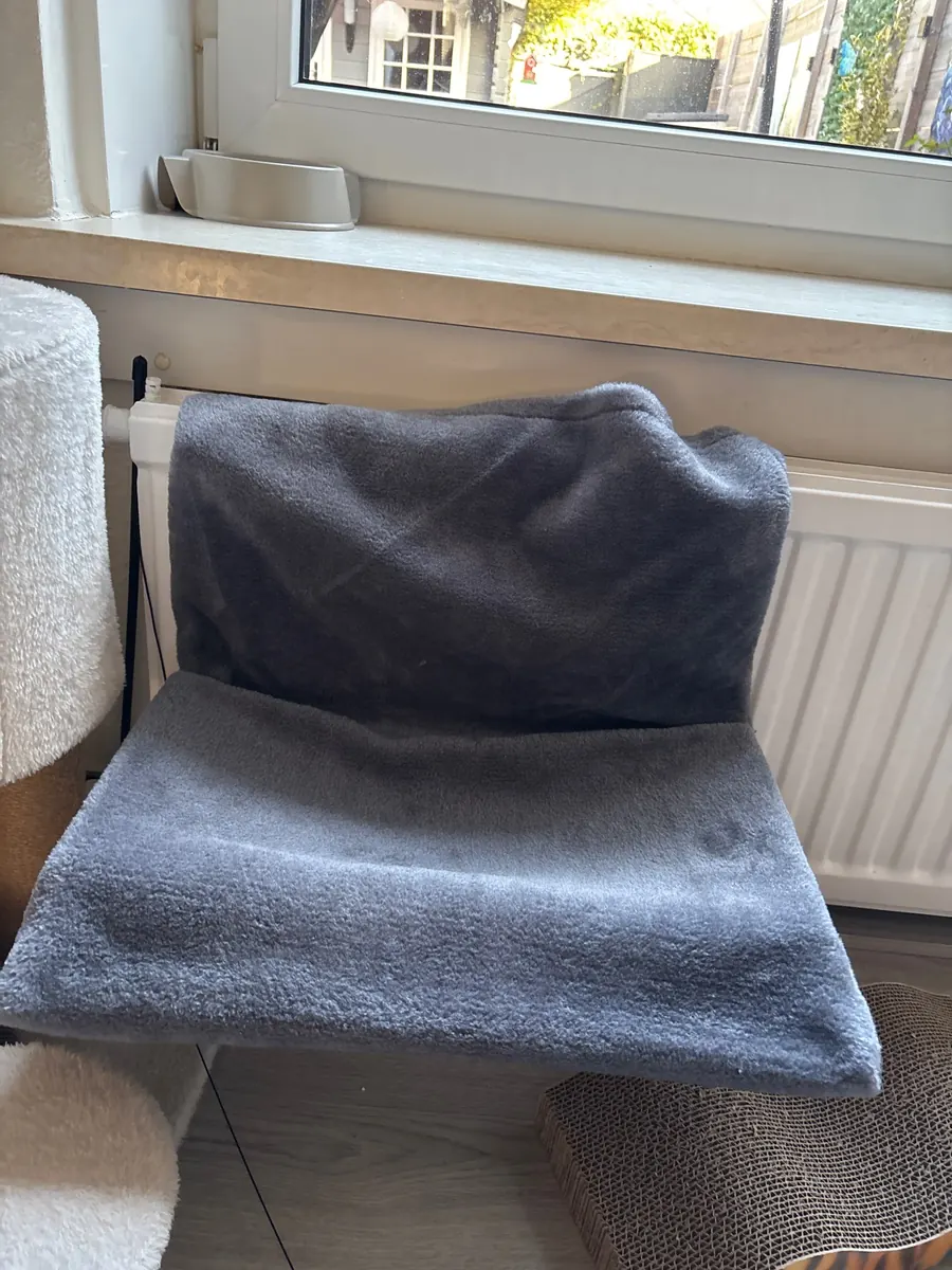 Radiator hammock in use, photo sent in by Sophie S.